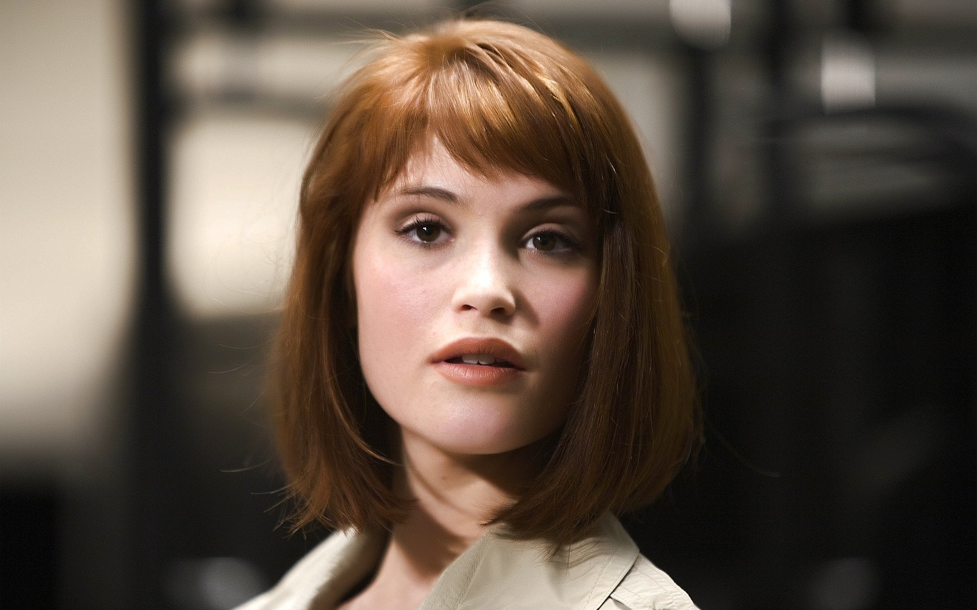 retrato mulher menina adulto moda solteiro dentro de casa borrão o negócio