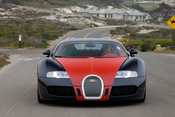 Bugatti sai da cidade à noite