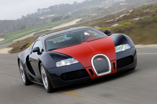 Carro preto Bugatti em publicidade