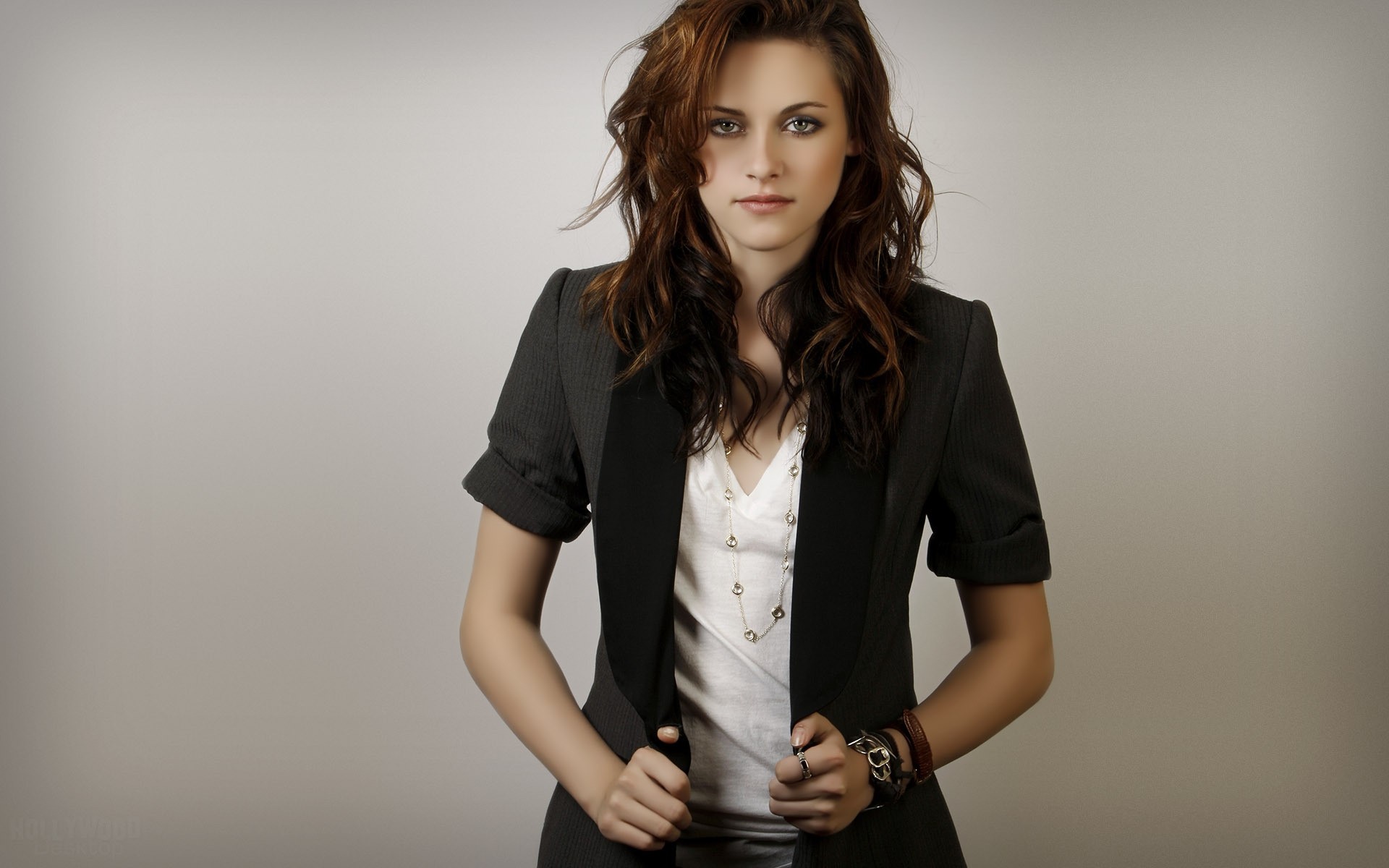 moda mulher sexy glamour retrato modelo menina bonita elegante fofa lábios jovem