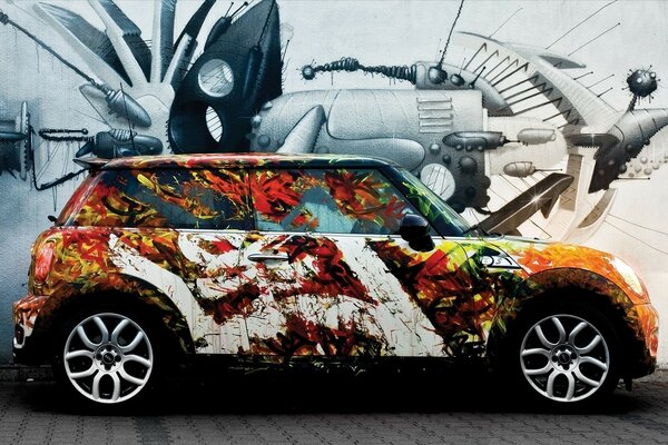 Mini carro com desenho de lado