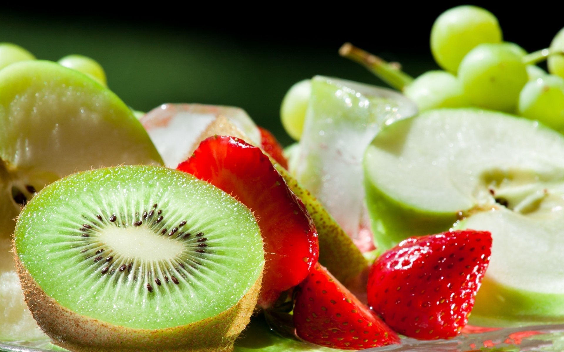 frutas comida suculento kiwi doce morango saúde saudável confeitaria comida baga delicioso tropical vitamina dieta refresco verão folha frescura maçã uva morangos peras