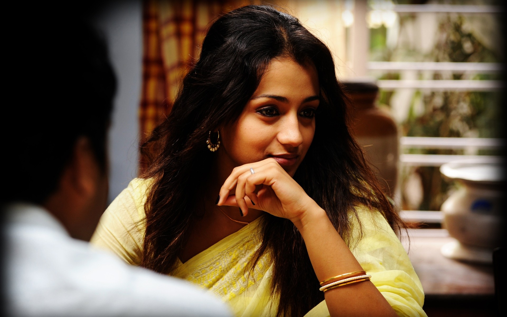 mulher dentro de casa expressão facial retrato adulto menina solteiro atriz indiana atriz de bollywood atriz modelo trisha krishnan