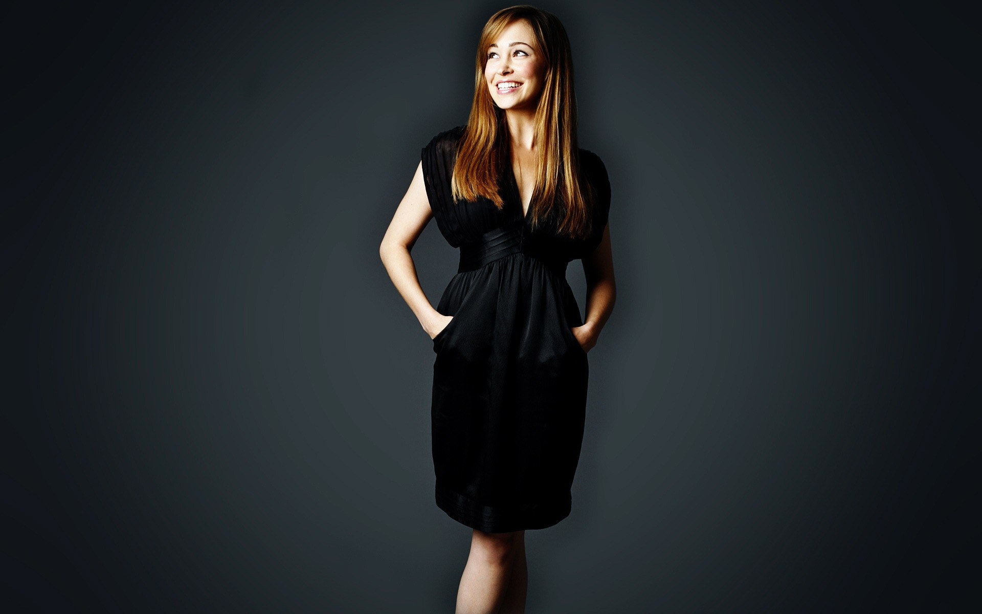 mulher moda retrato glamour sexy menina fofa bonita estúdio modelo solteiro outono reaser atriz celebridade sorriso rosto mulheres