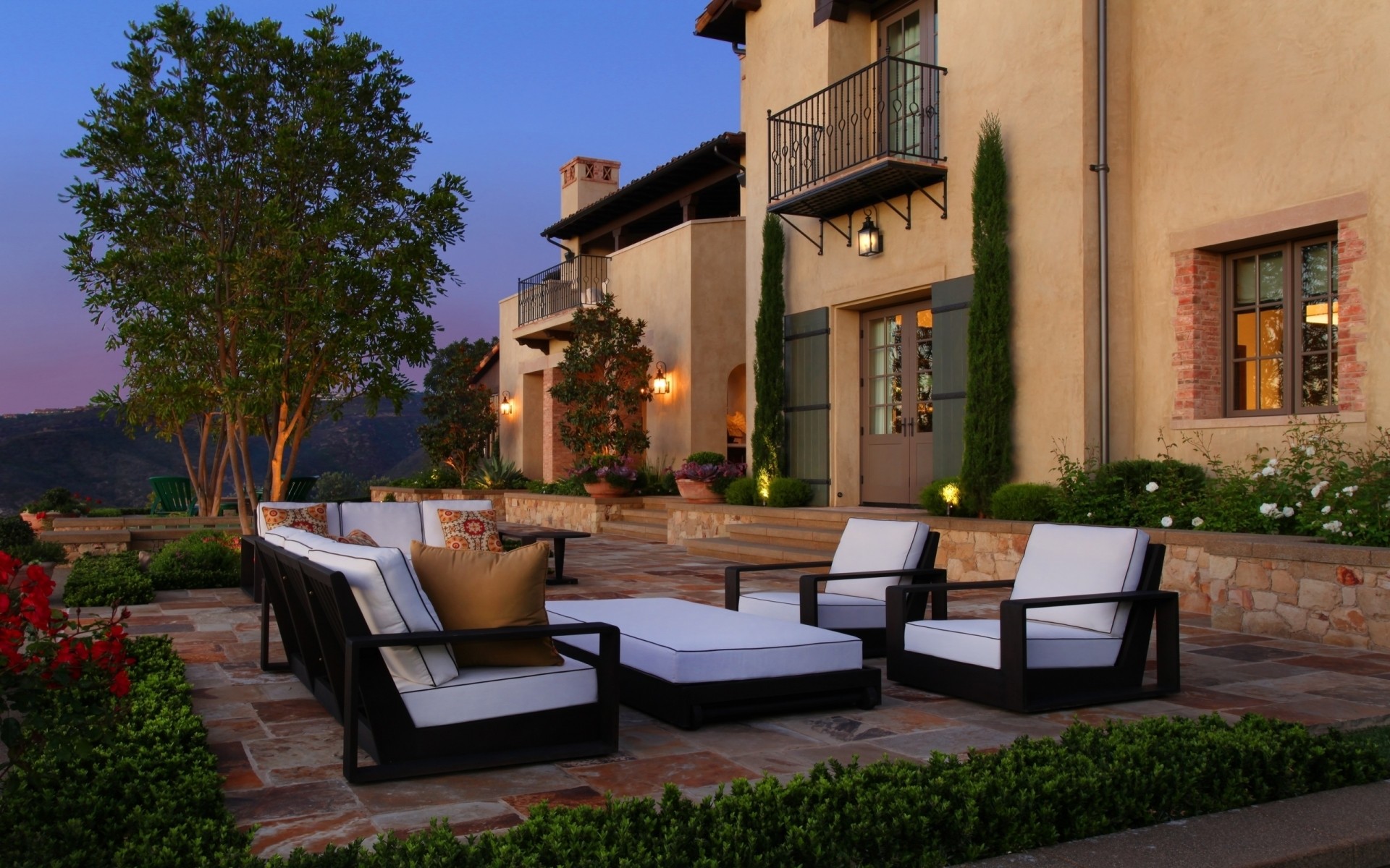 arquitetura casa casas pátio casa lugar luz do dia viagens ao ar livre hotel árvore rua cadeira cidade varanda luxo família jardim noite luz