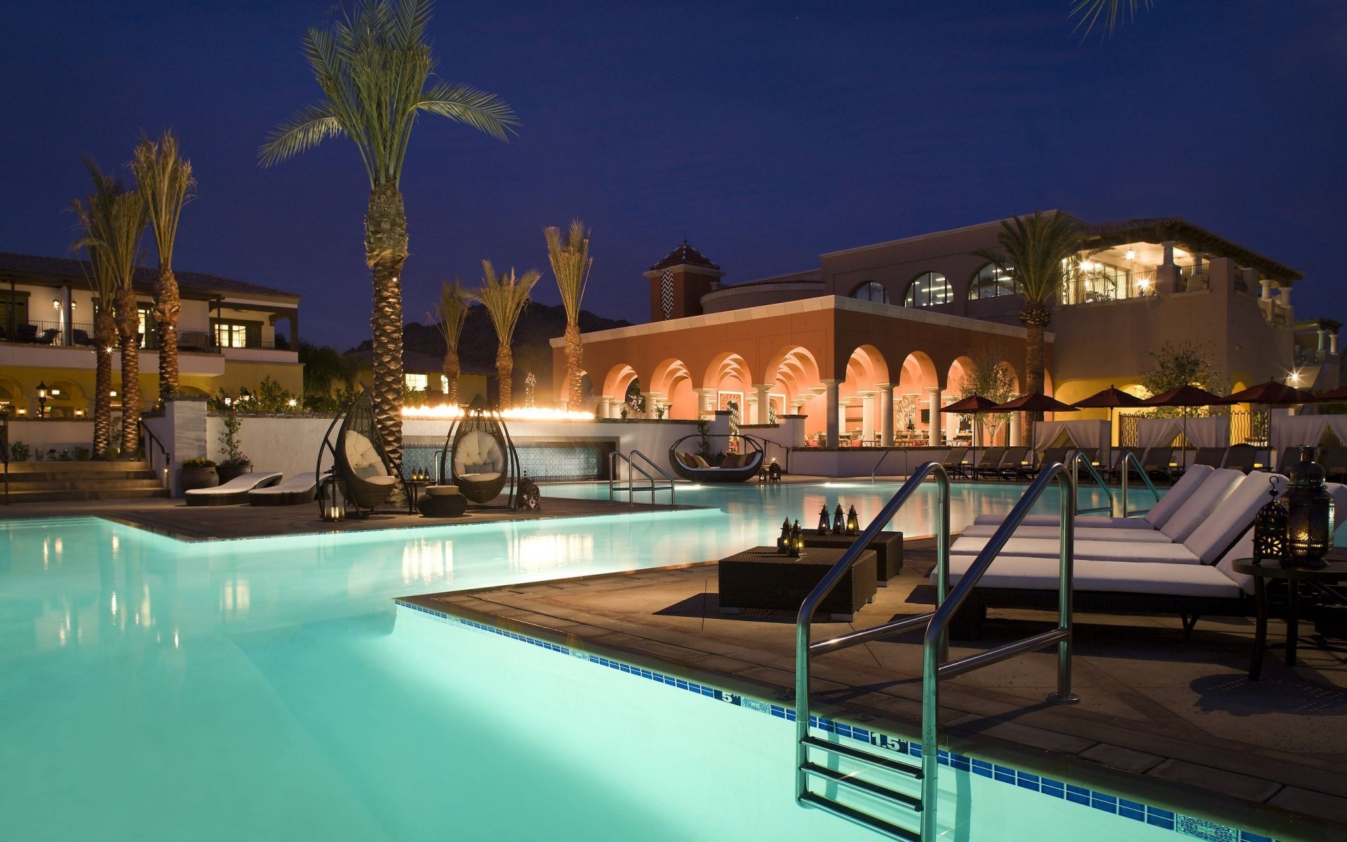 piscina luxo hotel resort viajar piscina água férias natação villa relaxamento à beira da piscina lazer tropical cadeira sol praia turismo céu verão noite luz