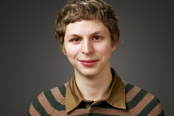Retrato de um jovem sorridente