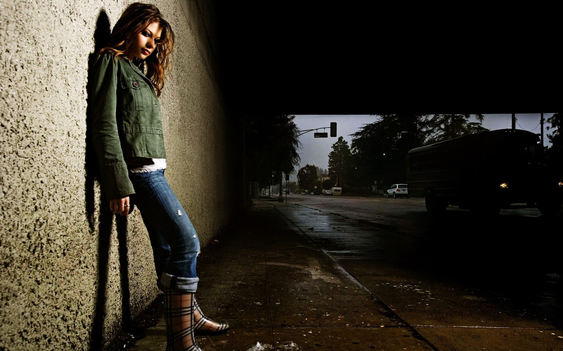 rua menina retrato mulher adulto solteiro luz modelo urbano cidade moda sombra estrada atriz cartaz celebridade michelle trachtenberg