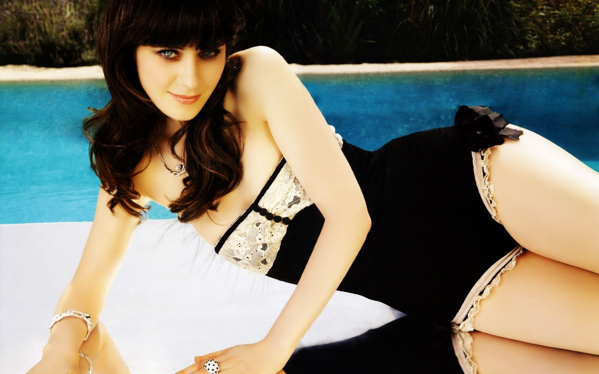 mulher lazer moda verão retrato menina biquíni água relaxamento sexy piscina férias deslumbrante