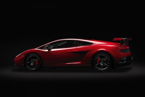 Carro. Chernushka em discos e spolers