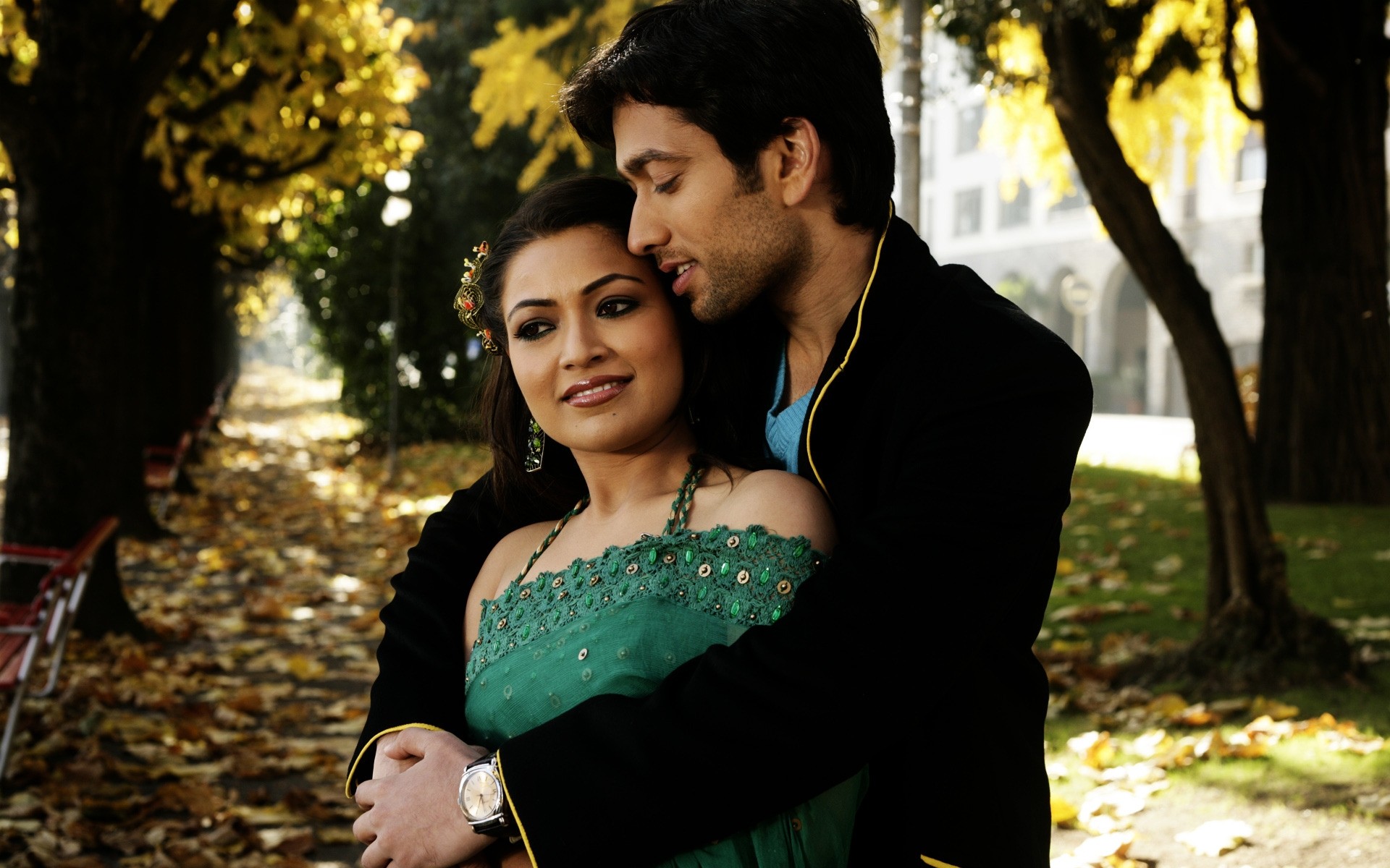 mulher ao ar livre dois amor expressão facial retrato casamento adulto homem parque menina vestir amita pathak nakuul mehta casal bollywood hug