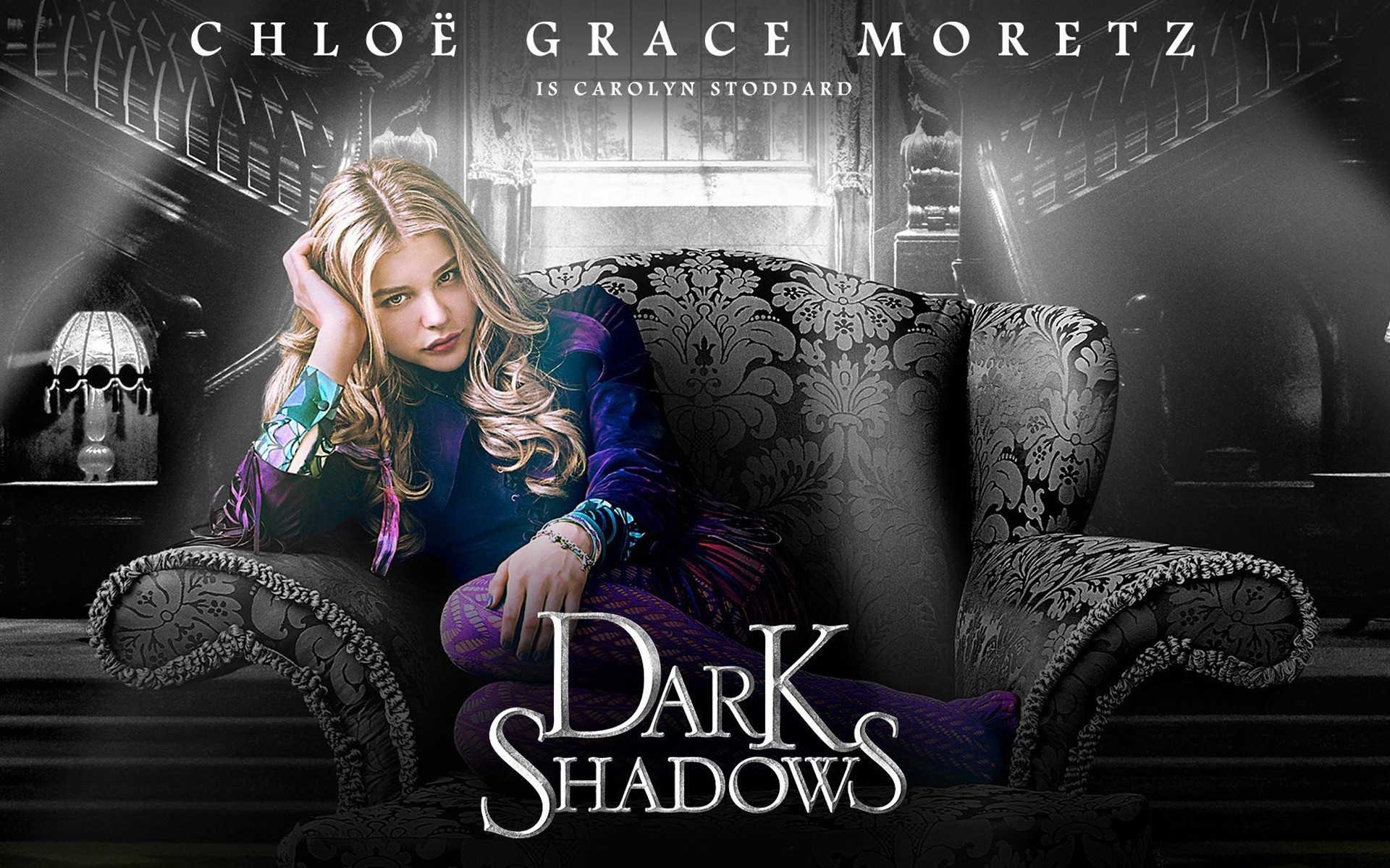 dentro de casa adulto sente-se mulher moda vida noturna horizontal chloe thriller comédia hollywood