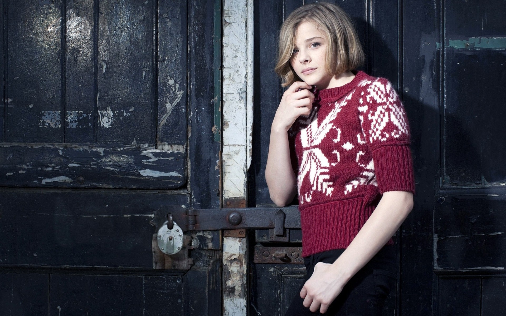 mulher solteiro retrato adulto moda porta vestir menina sexy atriz hollywood kick-ass ação chloe moretz