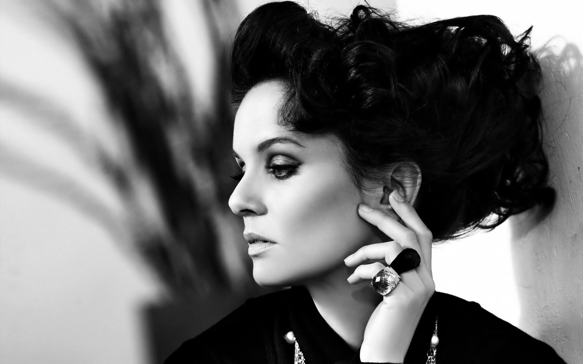 monocromático retrato mulher moda modelo glamour menina adulto penteado solteiro sexy espelho olho jóias preto e branco sarah wayne hollywood bela preto branco