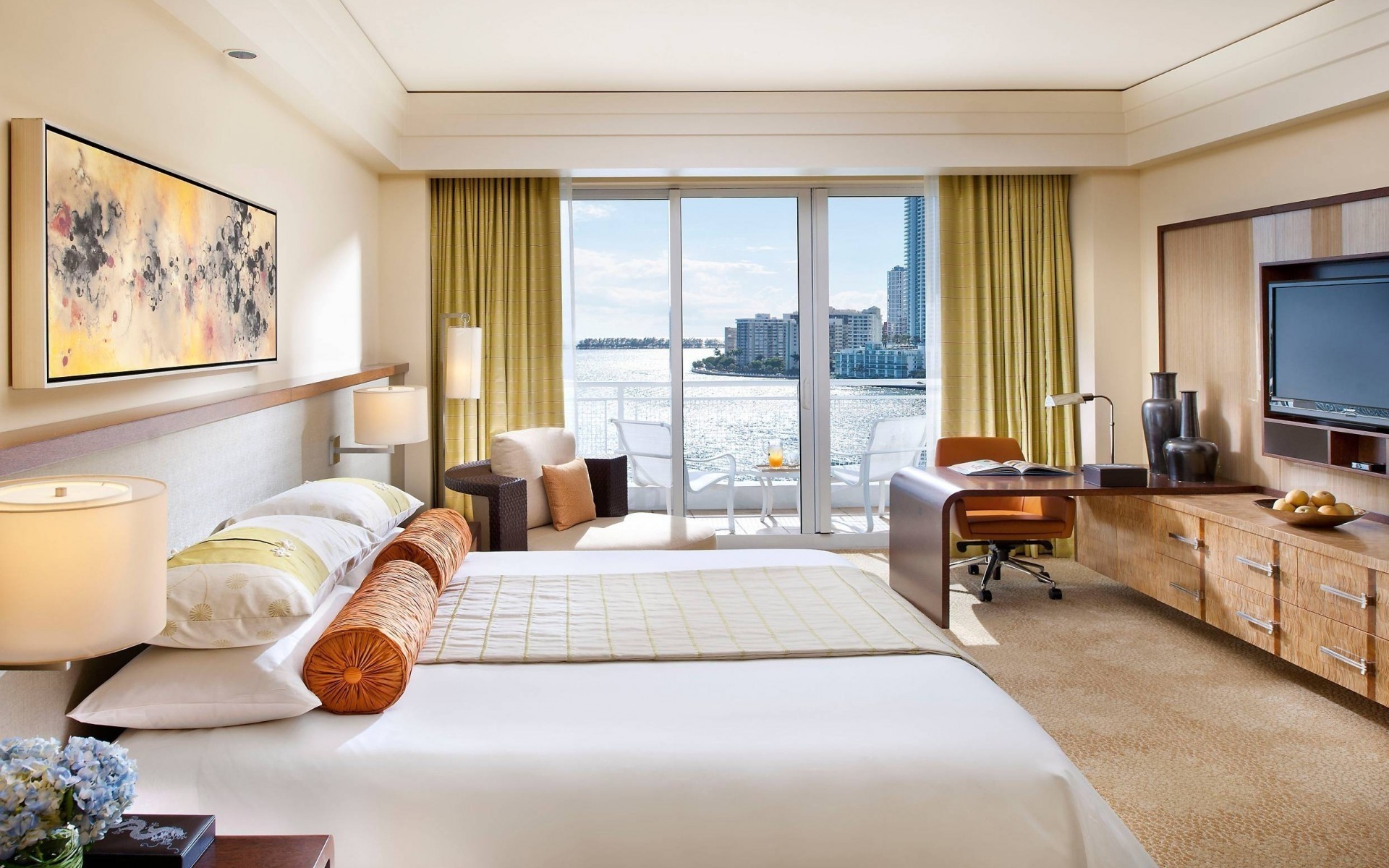 mobília quarto quarto interior cama lâmpada janela design de interiores mesa travesseiro assento casa apartamento hotel luxo moderno piso tapete casa cadeira quarto de hotel design de quarto