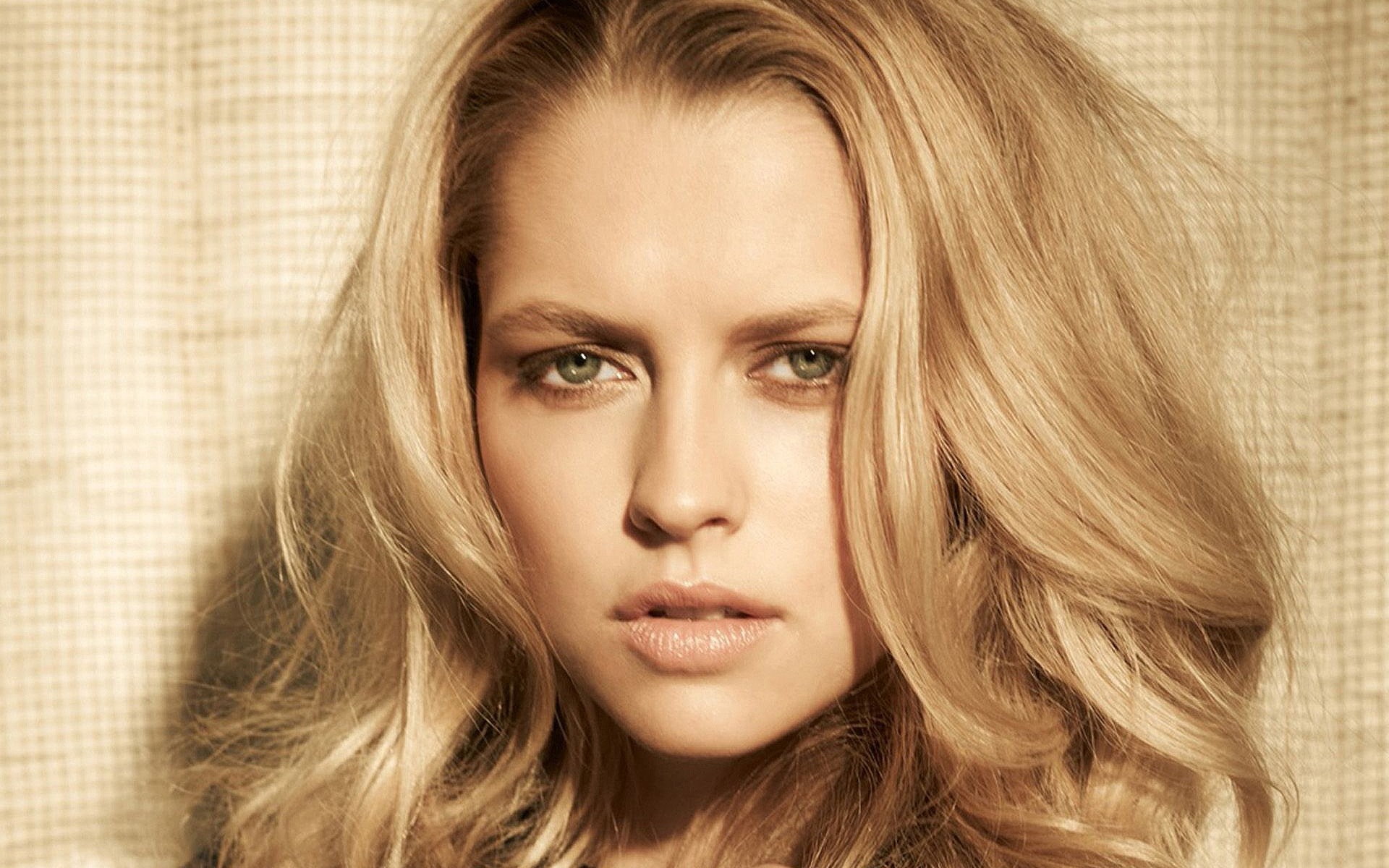 moda mulher retrato glamour olhos sexy cabelo menina pele bonita elegante modelo lábios longo teresa palmer celebridade celebridade celebridade