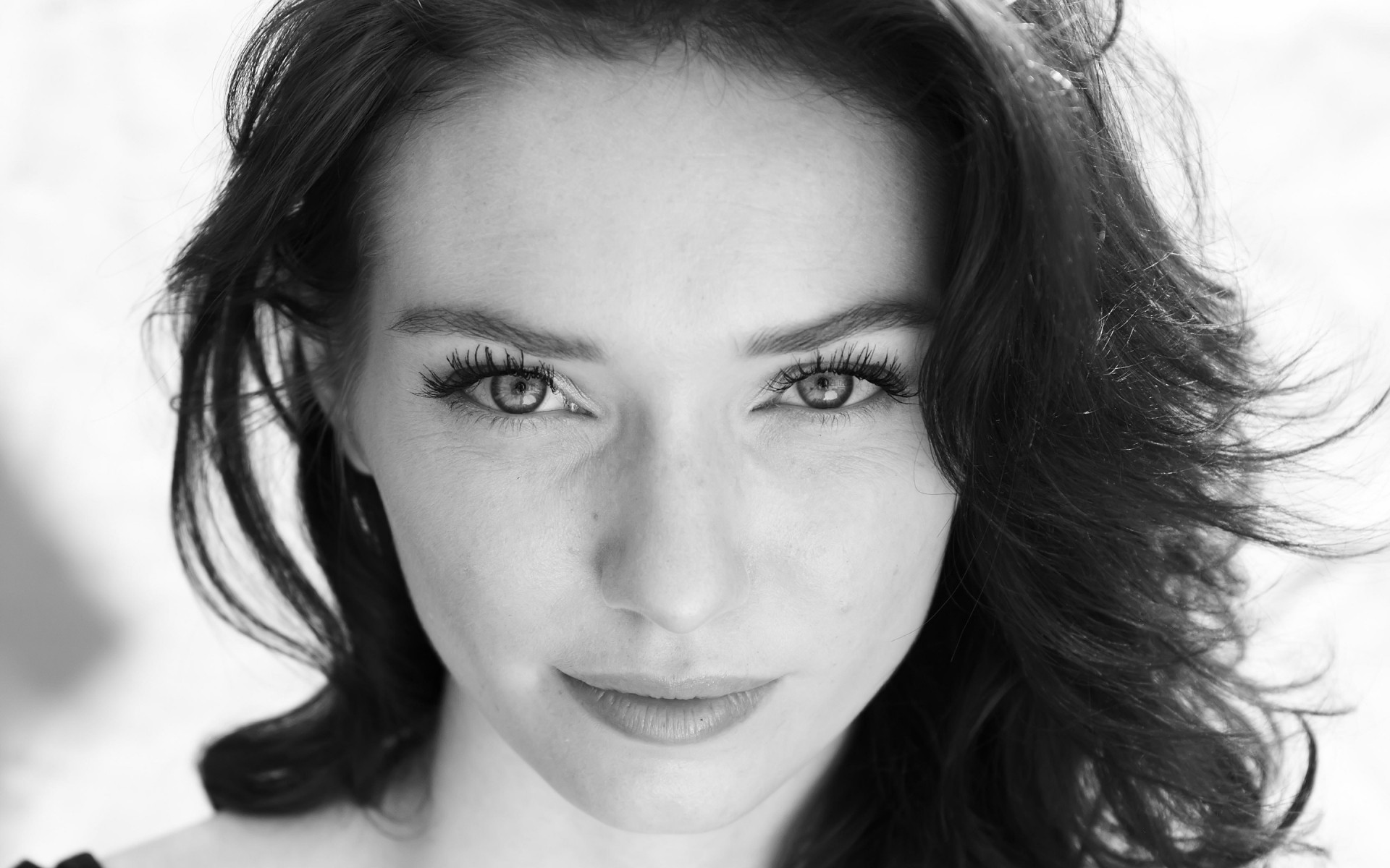 retrato monocromático mulher menina modelo moda rosto sexy adulto olho solteiro cabelo bonita bonita glamour eleanor tomlinson celebridade celebridade celebridade