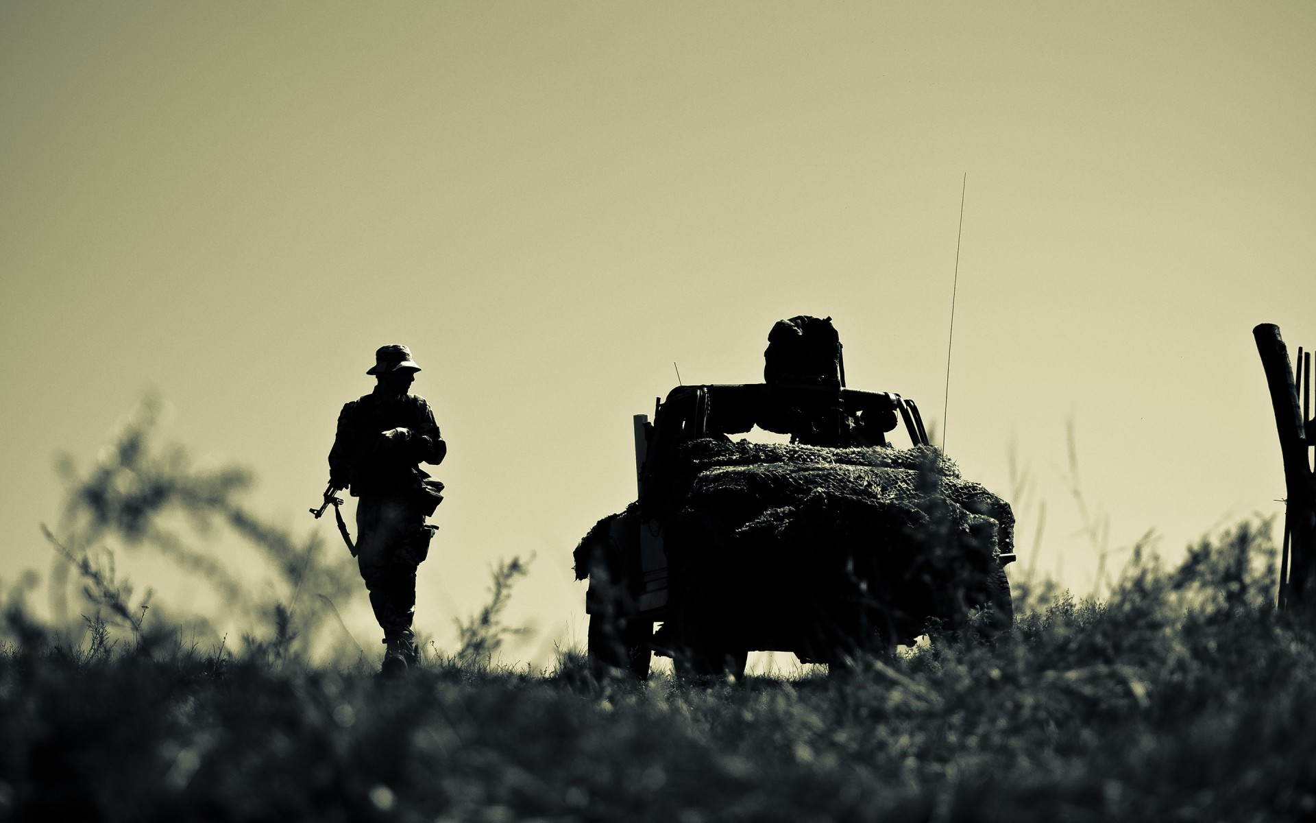 militar guerra exército soldado arma arma paisagem homem silhueta adulto iluminado batalha combate ação pôr do sol sozinho rifle