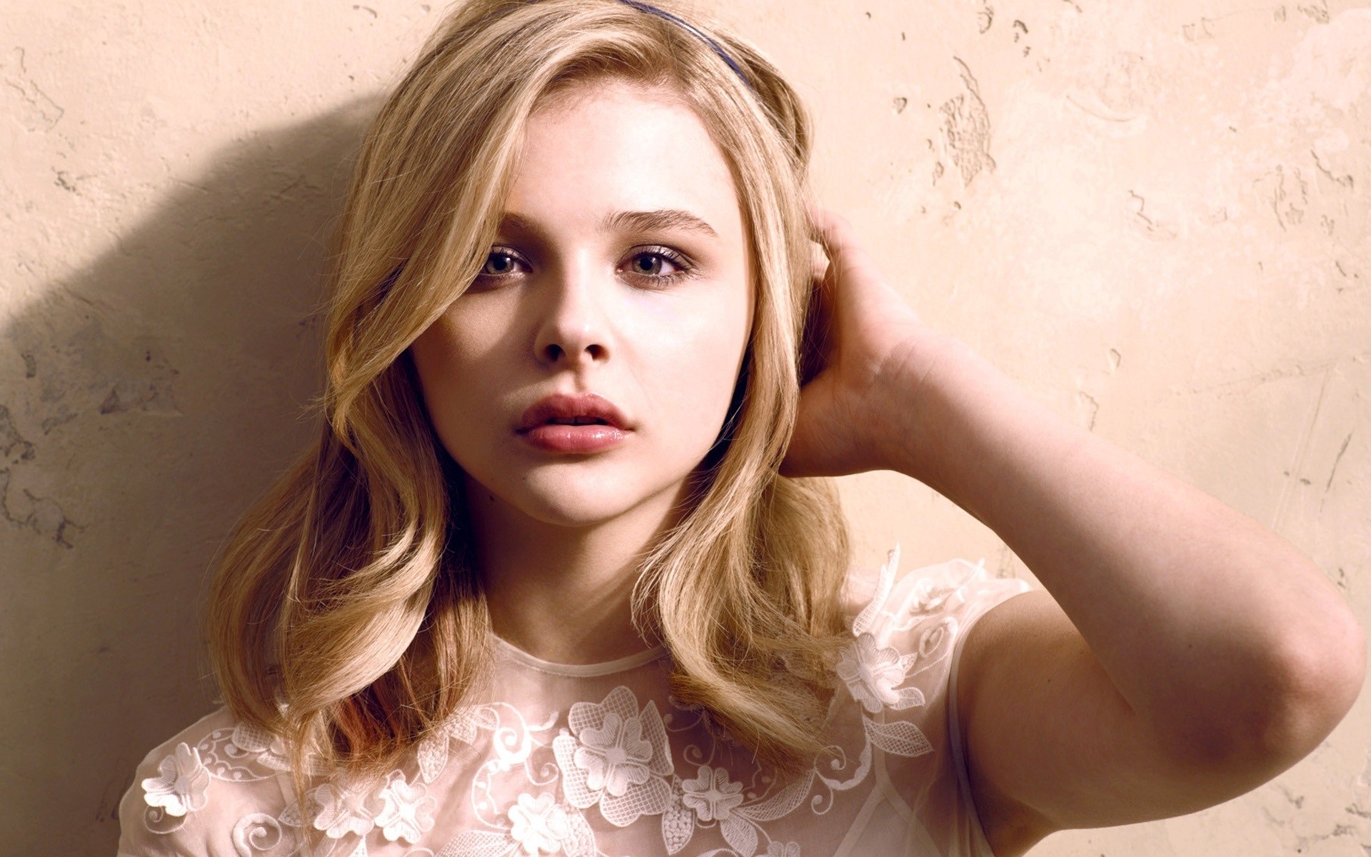 mulher moda menina retrato fofa bonita sexy glamour criança jovem chloe moretz loura celebridade celebridade