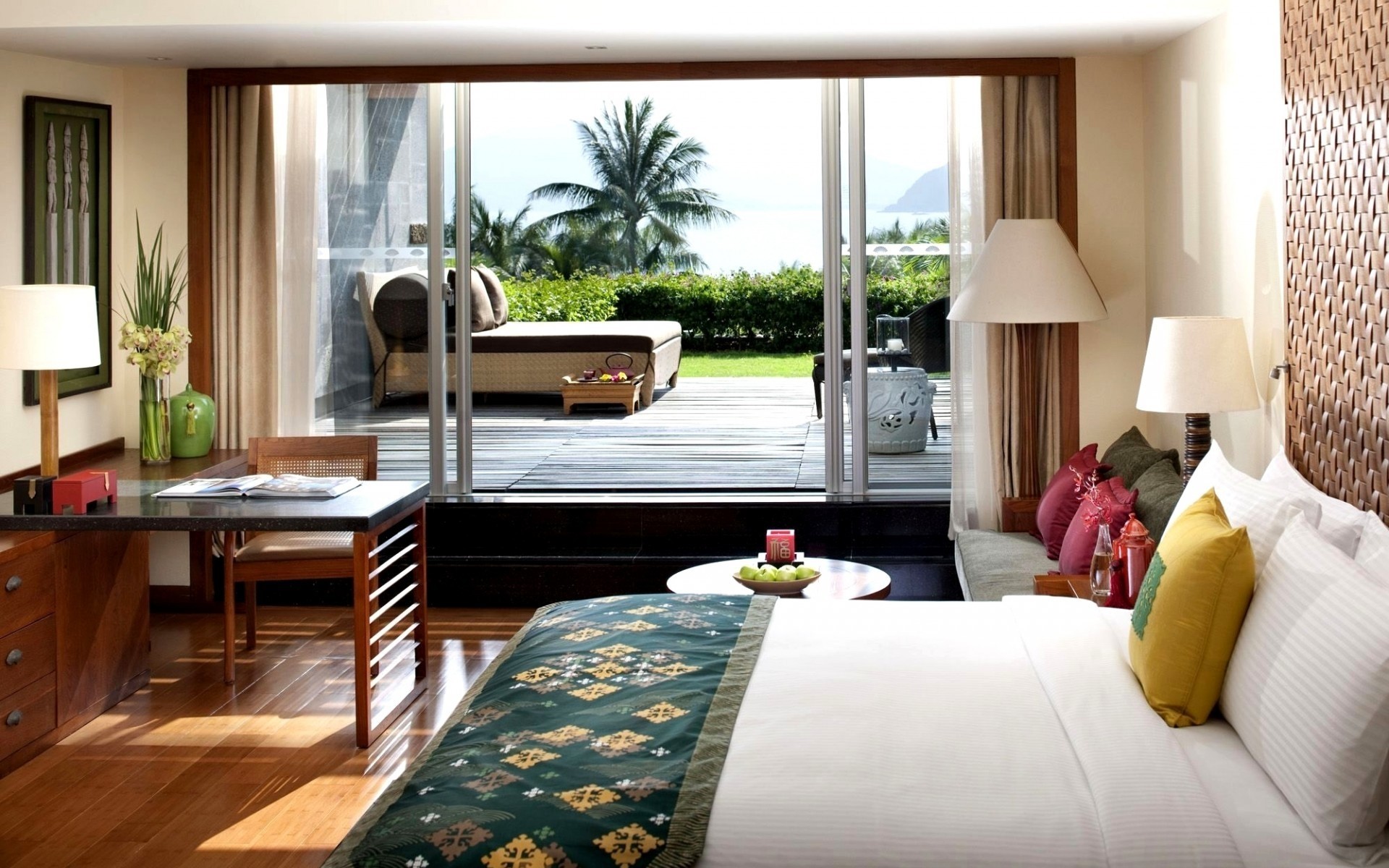 mobília quarto interior janela cama mesa quarto lâmpada design de interiores casa assento cadeira hotel piso casa luxo tapete apartamento cortina moderno