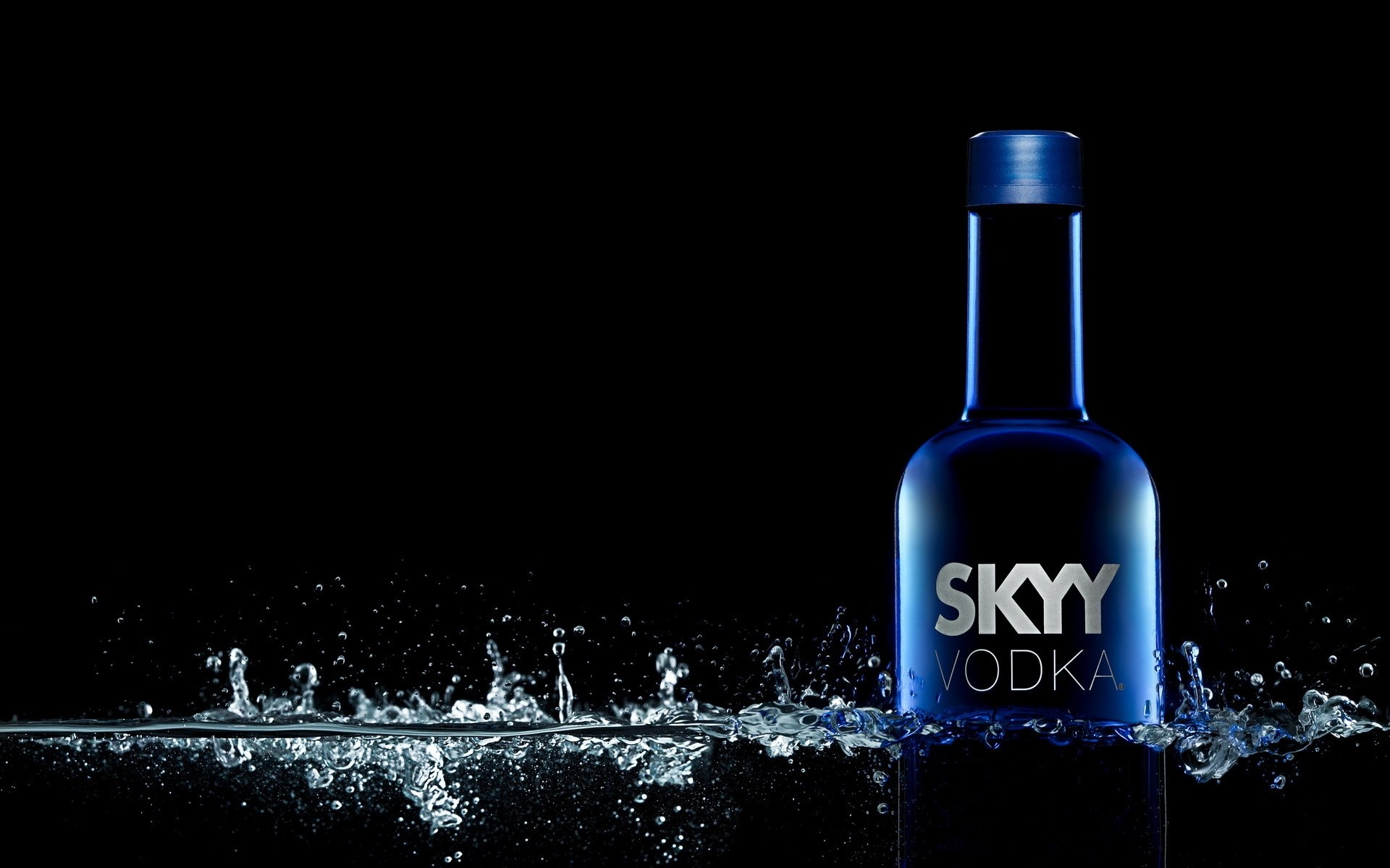 água vidro líquido frio escuro garrafa molhado beber skye vodka