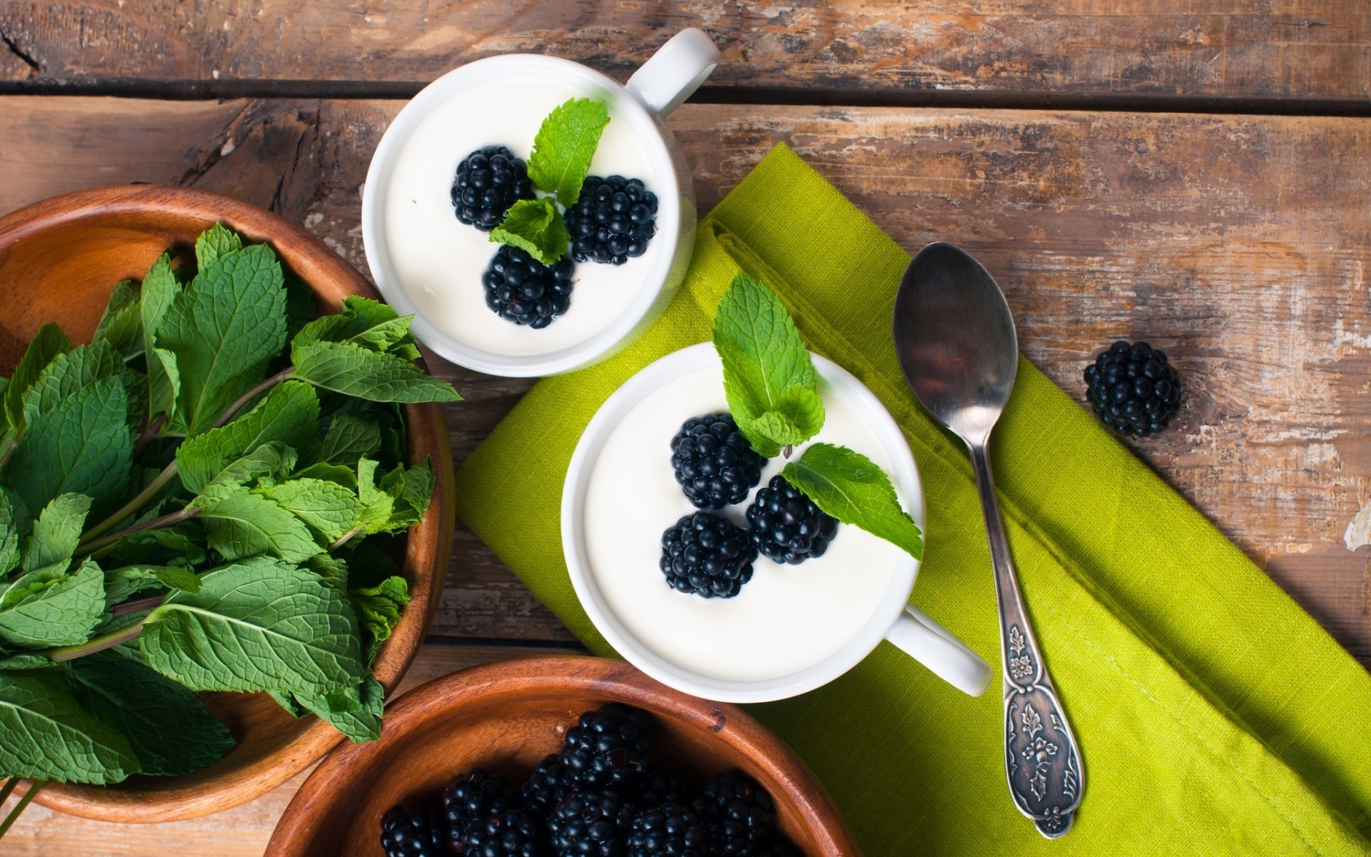comida fruta folha madeira saúde baga saudável mirtilo doce de madeira pequeno-almoço comida colher delicioso hortelã amora