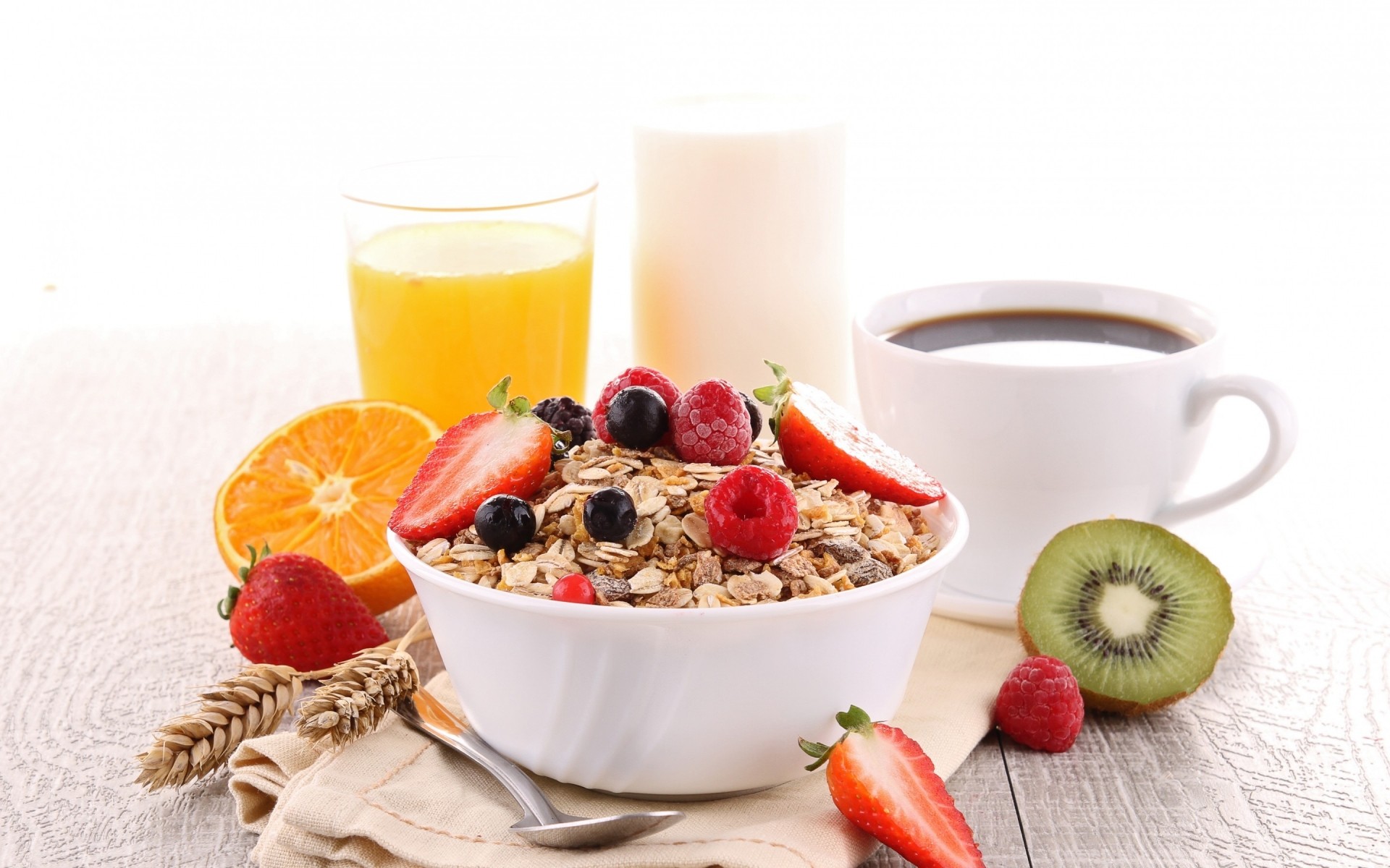 frutas café da manhã saudável comida muesli tigela baga morango leite saúde doce muesli comida vidro amanhecer aveia maçã milho dieta comida saudável cereais suco