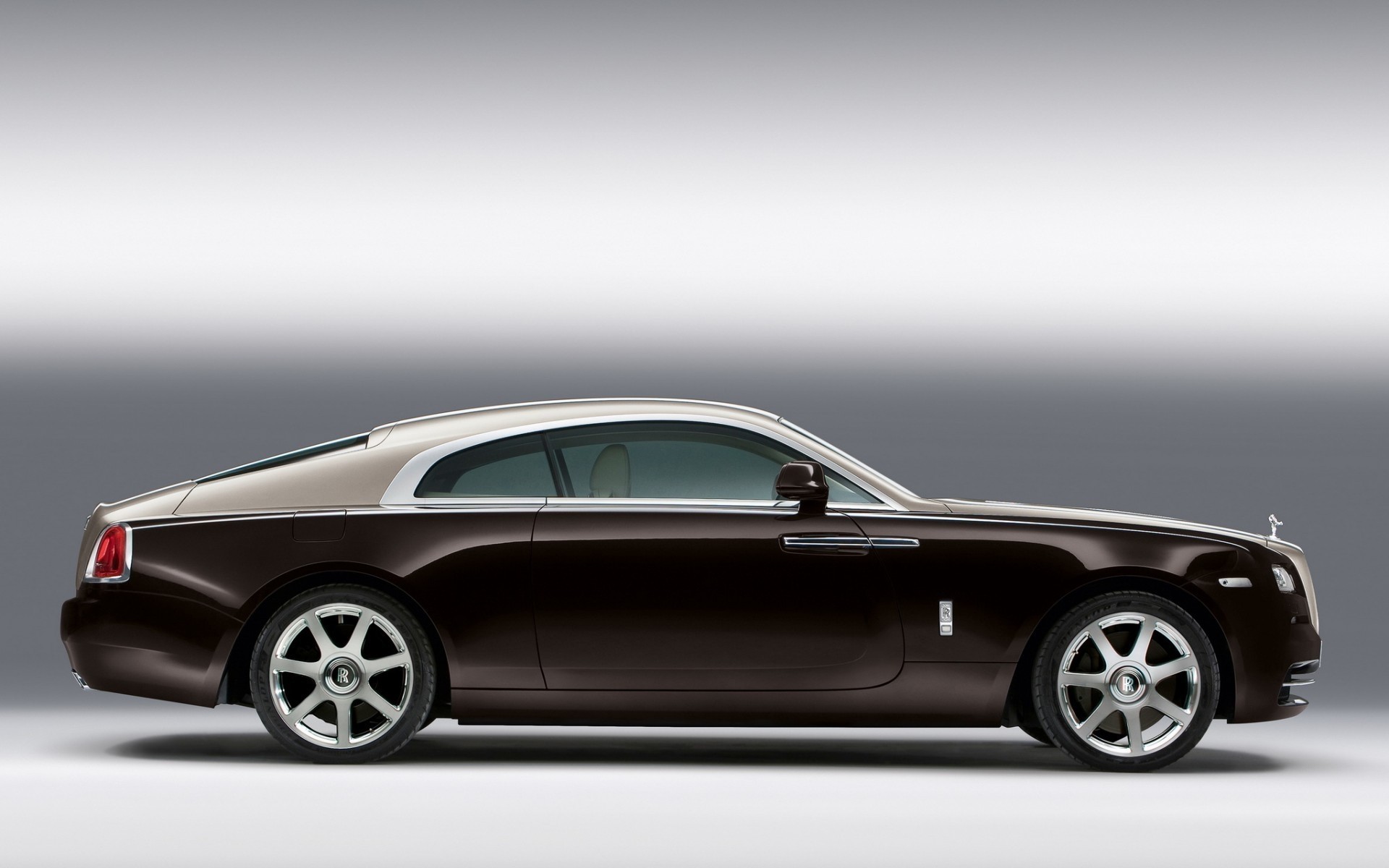 rolls royce carro carro automóvel rodas cupê preto rápido meio-dia calçada apresse-se asfalto sistema de transporte sedan capô drive rolls royce rafe carro muscular carros de luxo limusine