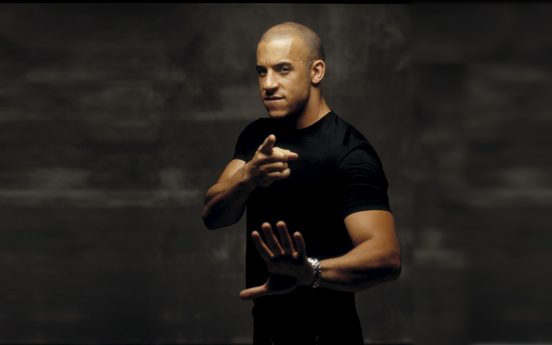 atores sozinho retrato homem adulto desempenho música homem legal muscular cara