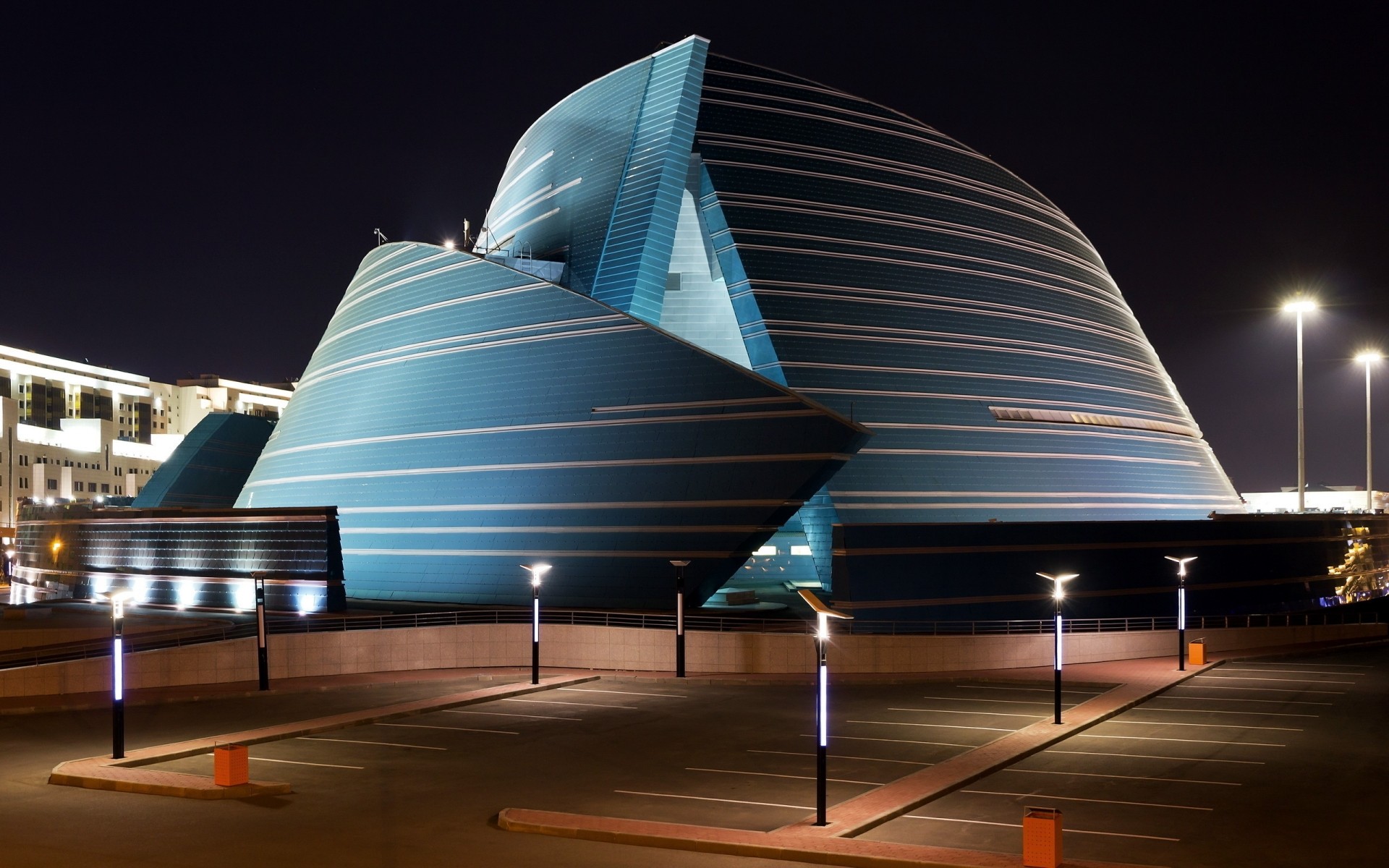 moderno viagens arquitetura casa ópera cidade céu futurista luz reflexão o negócio urbano noite sistema de transporte centro da cidade arranha-céu anoitecer moderno noite