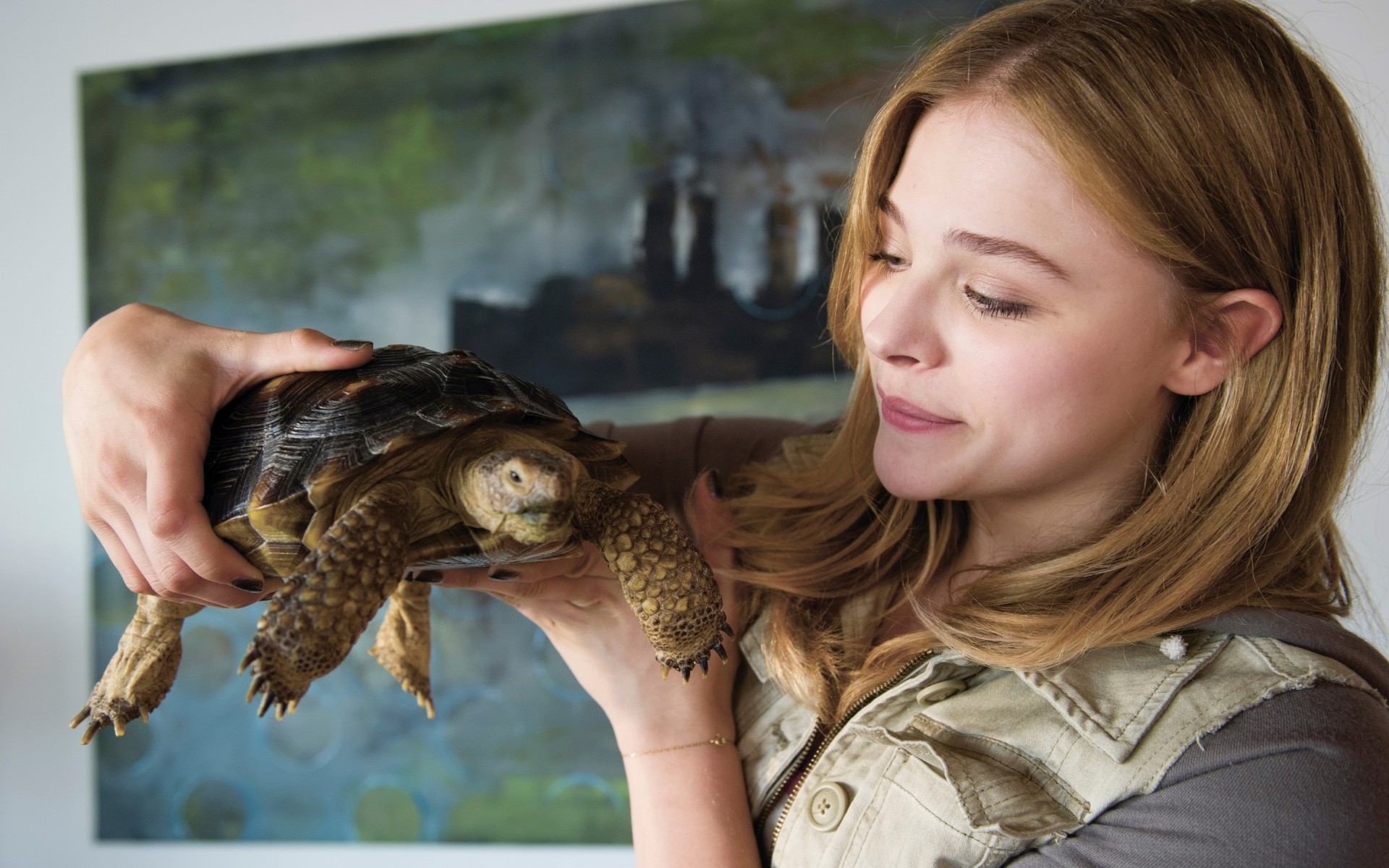 natureza retrato sozinho mulher ao ar livre adulto jovem fofa atriz jovem pose