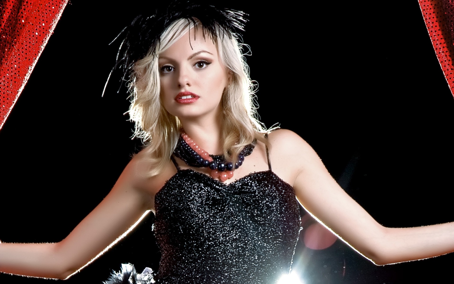 mulher moda sexy bonita glamour jovem sozinho retrato adulto menina romênia cantora dança bela