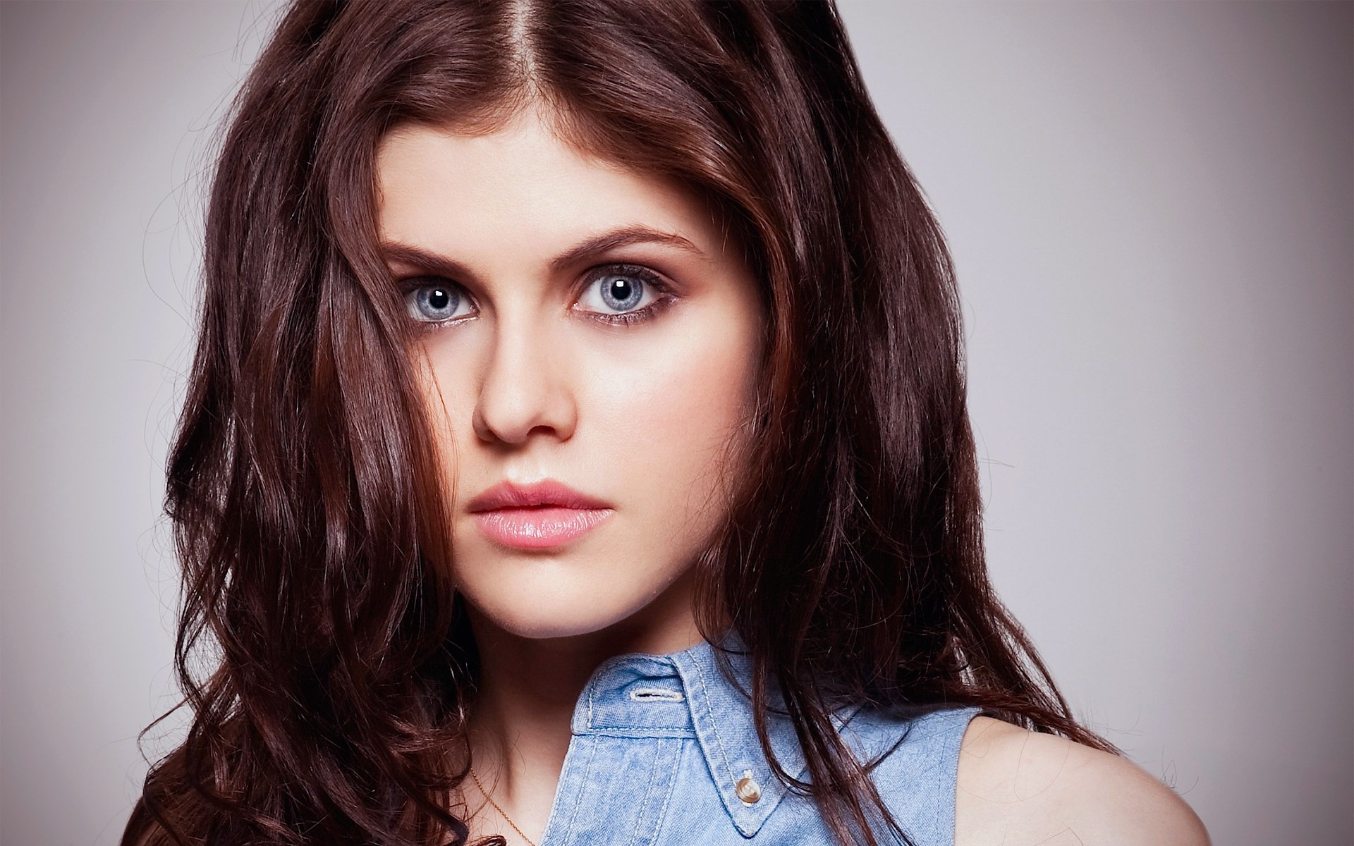 mulher moda glamour retrato sexy olho bonito lábios elegante menina couro alexandra daddario