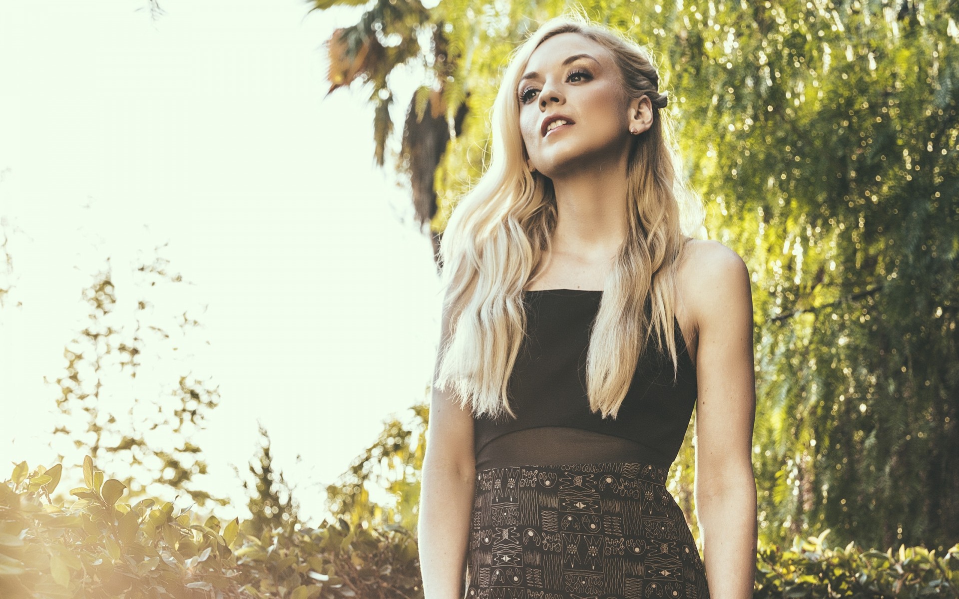 natureza mulher moda verão ao ar livre menina retrato modelo solteiro bela sexy bom tempo cabelo vestido glamour emily kinney
