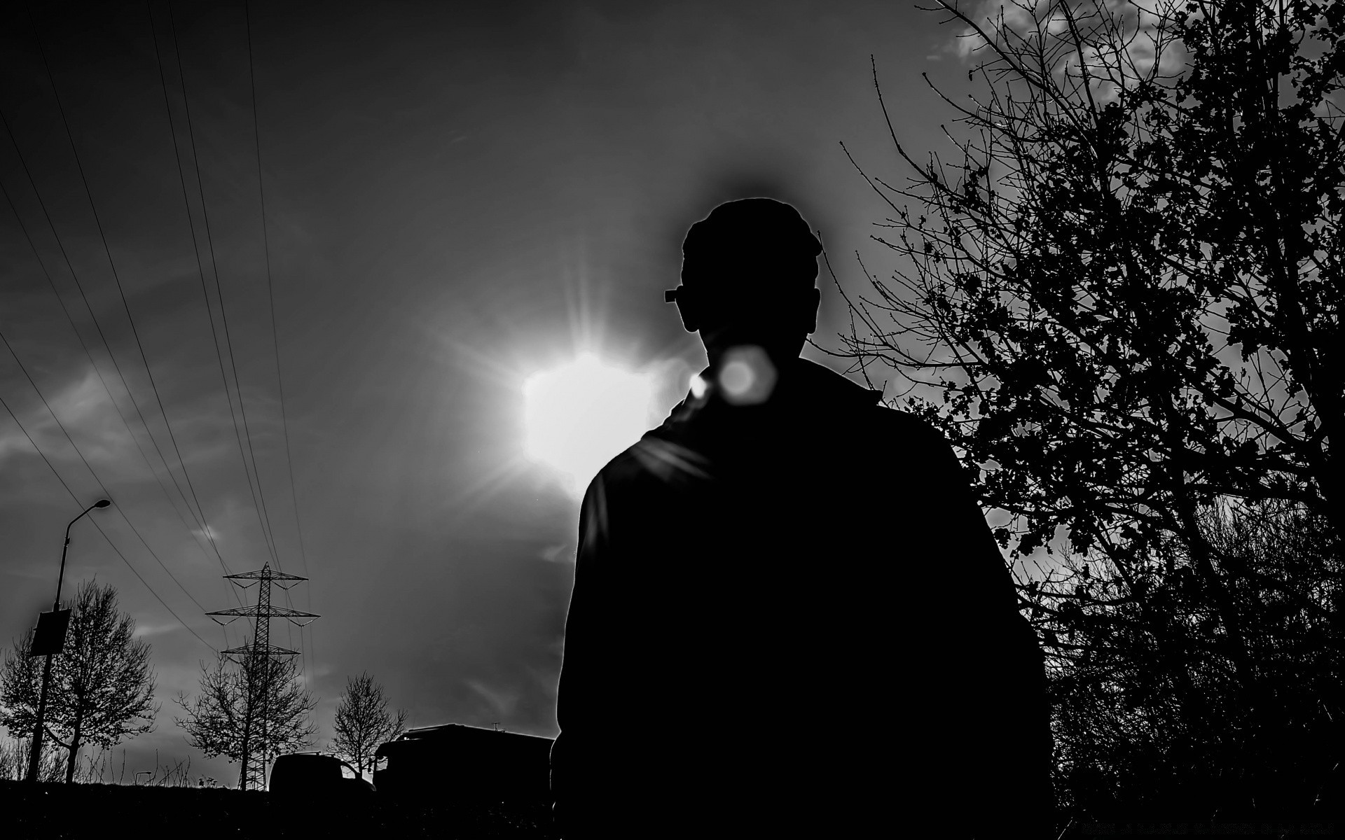 preto e branco silhueta monocromático homem pôr do sol luz sol escuro sombra céu retroiluminado retrato