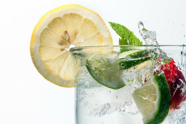 Limonada e bebida de limão