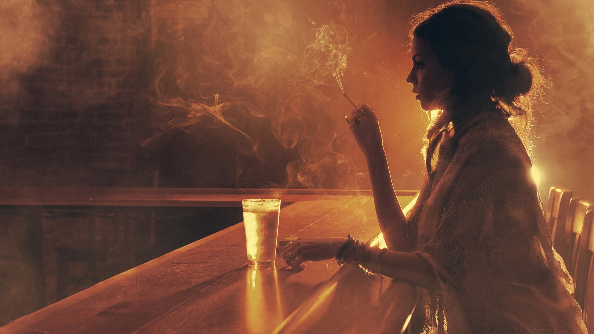 outras garotas adulto solteiro música mulher vestir à noite retrato retroiluminado