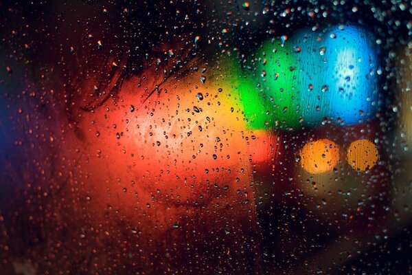 Cores brilhantes atrás de uma estela em um fundo preto