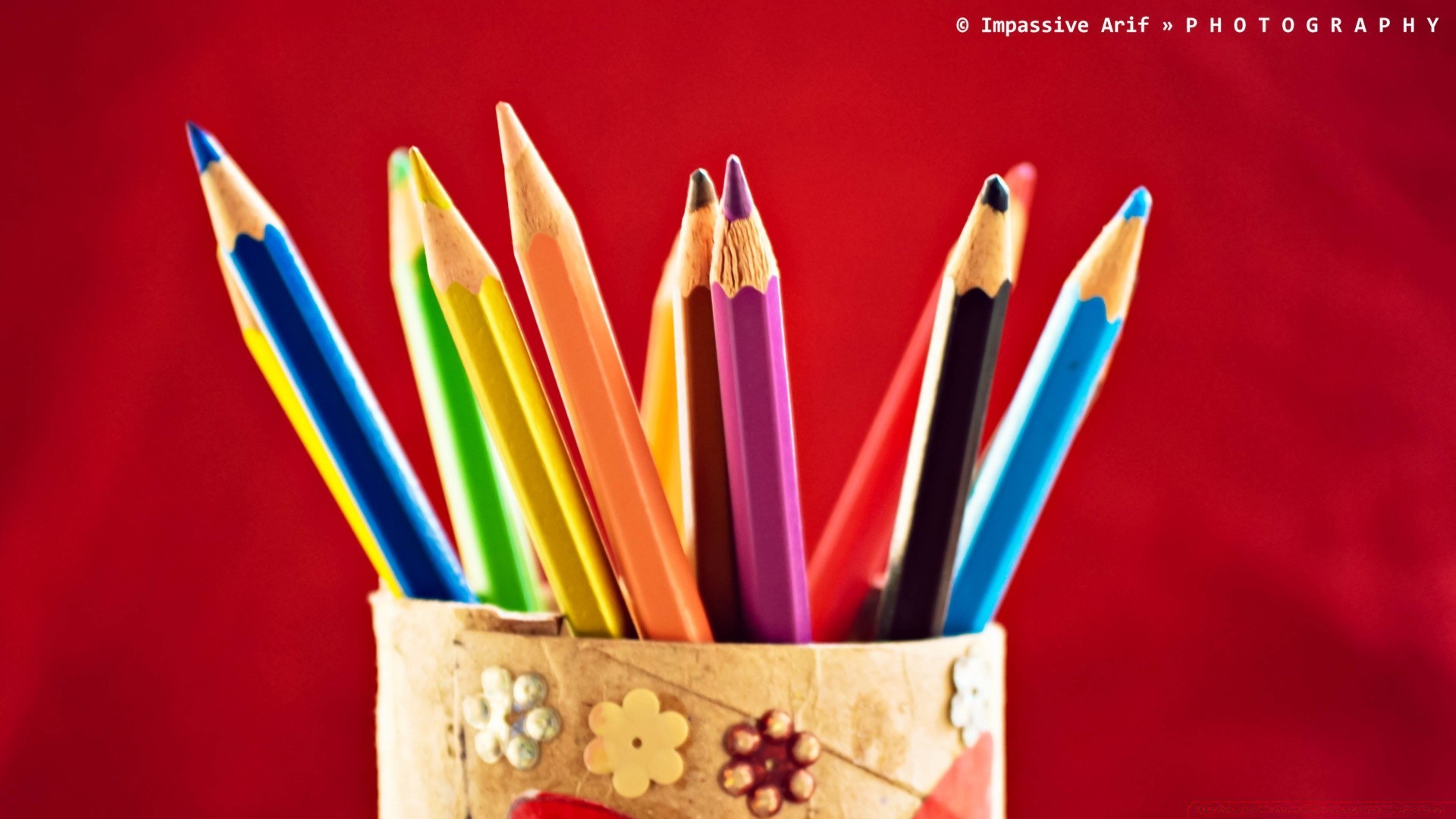 cores brilhantes criatividade lápis madeira educação afiado artes e ofícios variegado escola composição gnomo papel brilhante escrevendo tipo criança faculdade pré-escolar arte artístico