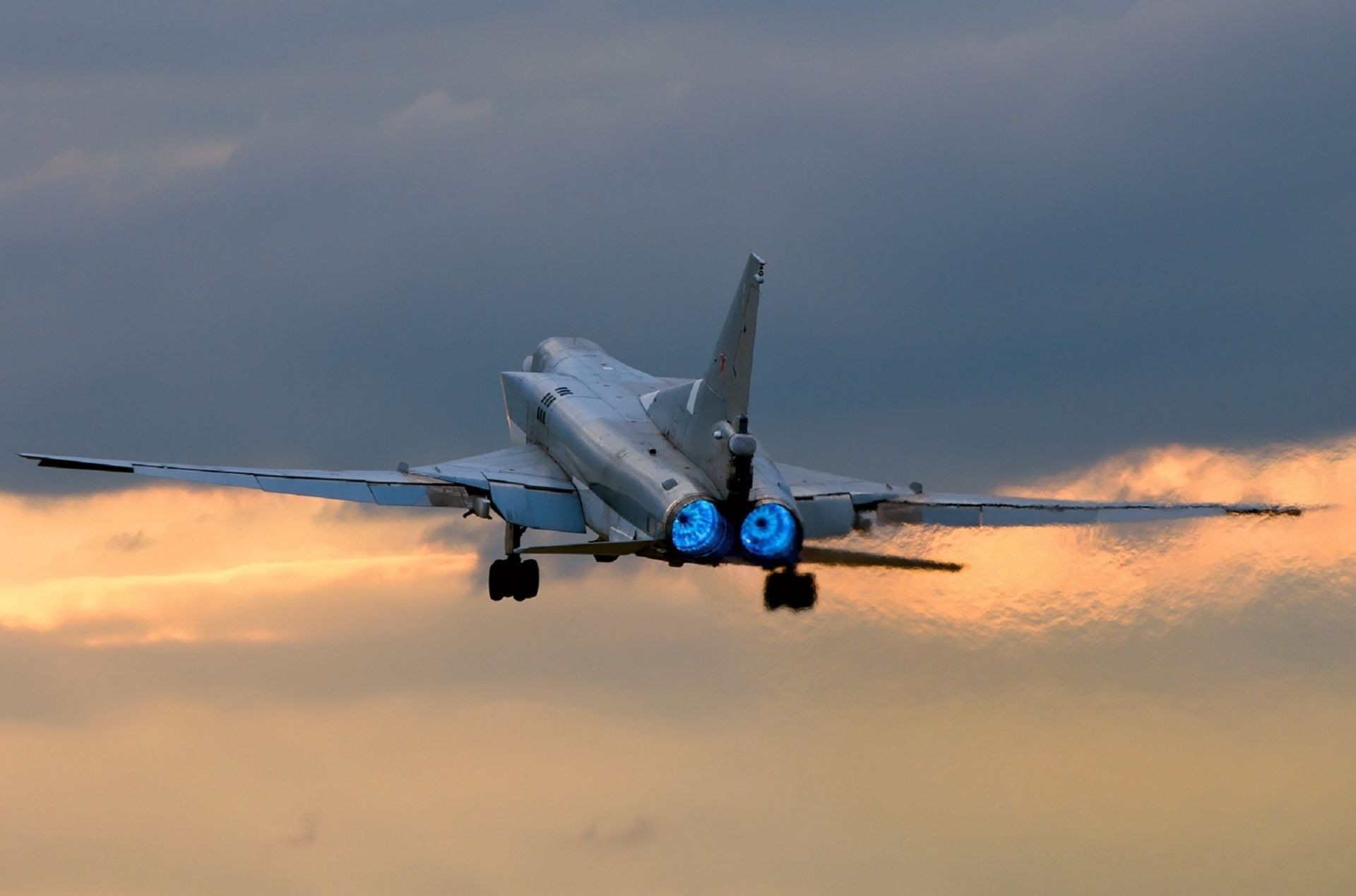 caças avião avião aeroporto sistema de transporte voo avião carro ar militar voar decolagem céu força aérea viajar avião asa