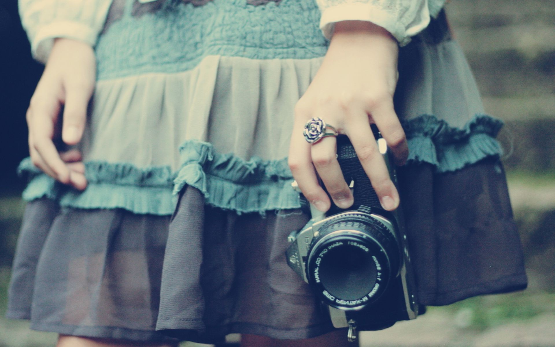 criança mulher solteiro menina vestindo adulto mãos homem homem