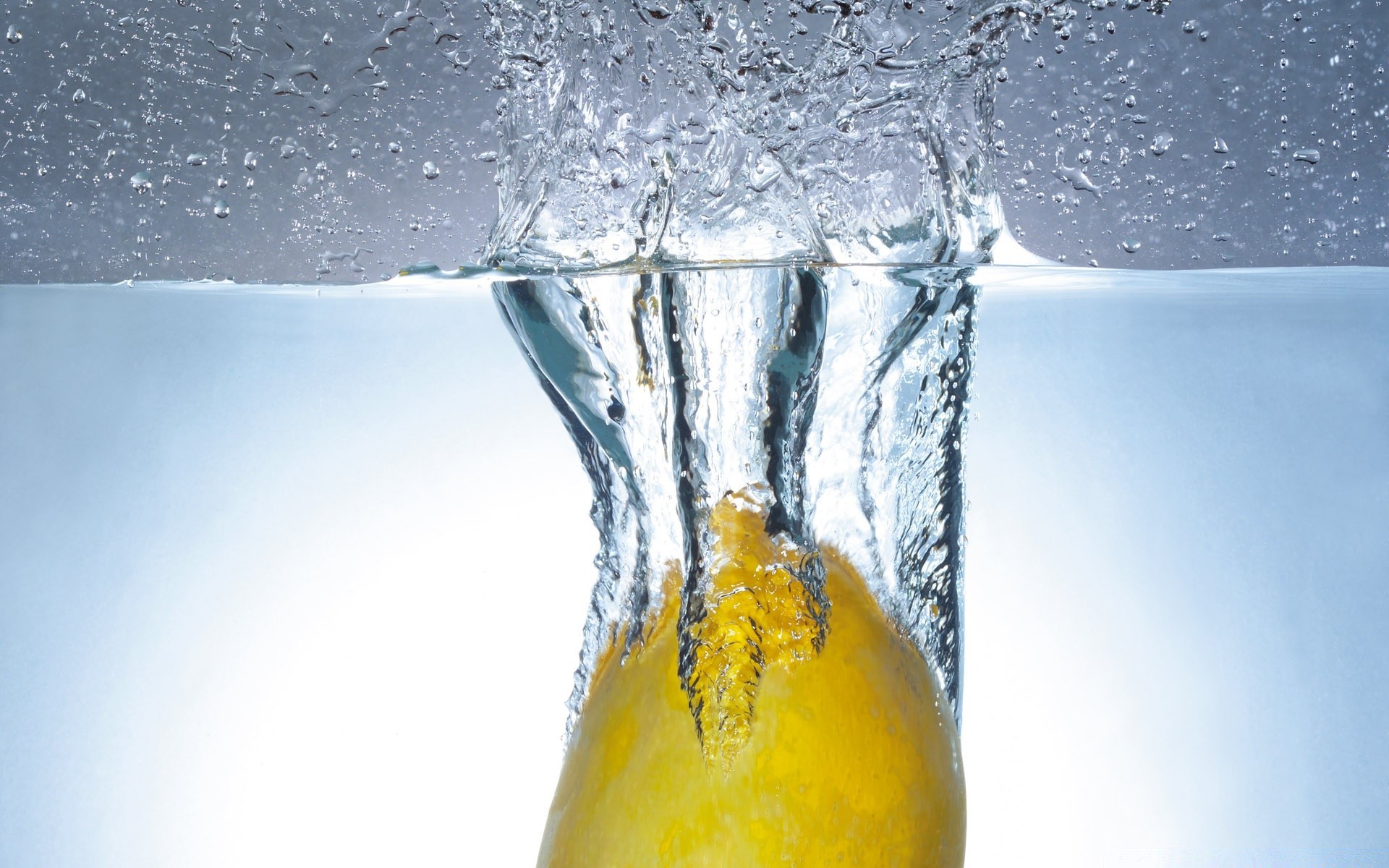 gotículas e água frio molhado vidro água beber líquido respingo bolha gelo gota legal sede limpo limpo espumante congelado debaixo d água refresco movimento