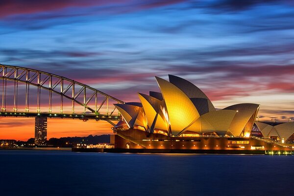 Ponte em Sydney ao pôr do sol com iluminação