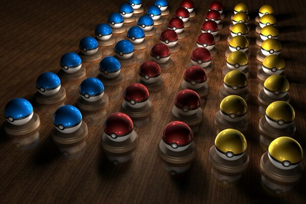Bolas coloridas na mesa de madeira