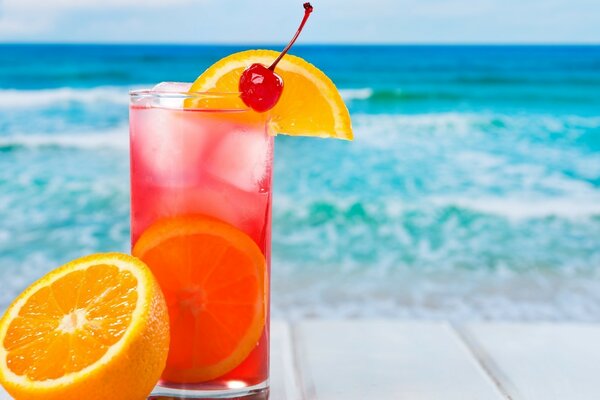 Um cocktail exótico. Verão, Oceano, laranja
