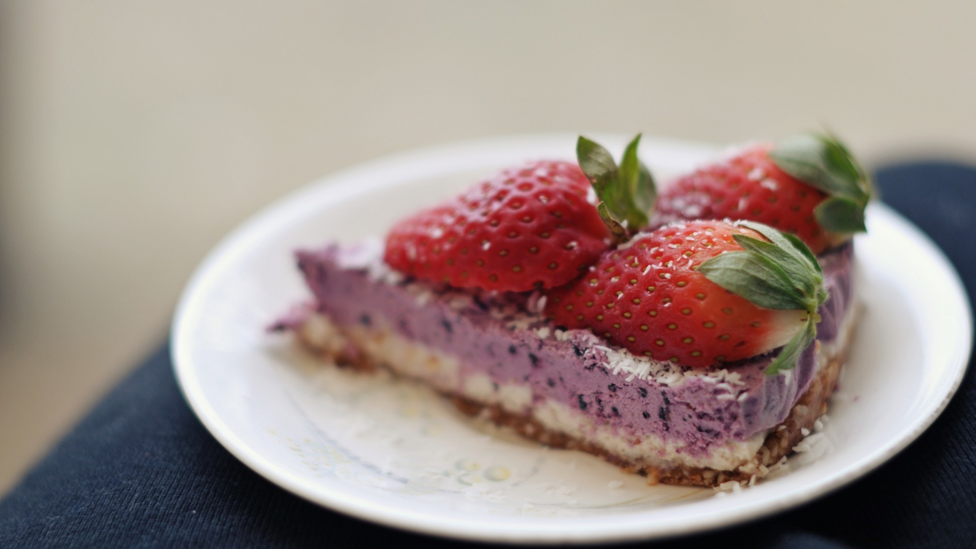 comida delicioso café da manhã morango doce frutas chocolate baga creme placa bolo refresco