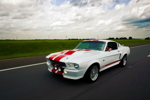 Carros de corrida retro. Pista aberta