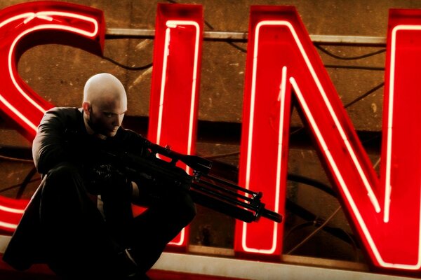 Hitman procura um alvo no fundo da inscrição