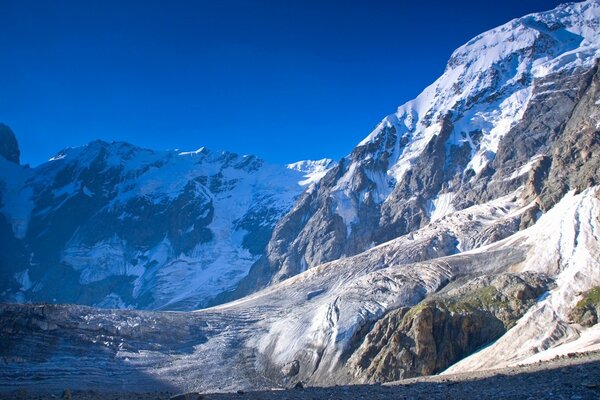 Montanhas de Inverno, Neve refletida pelo sol