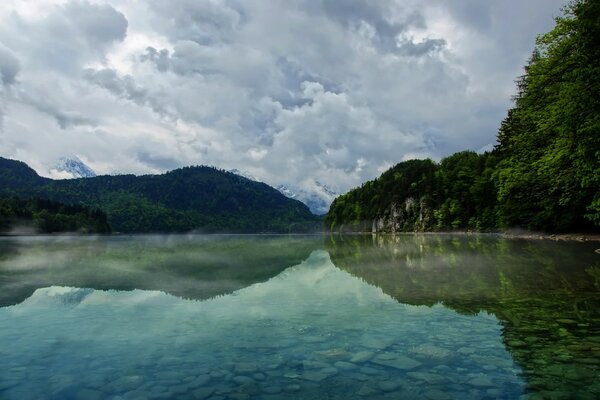 Paisagem Lago na floresta com mais frequência